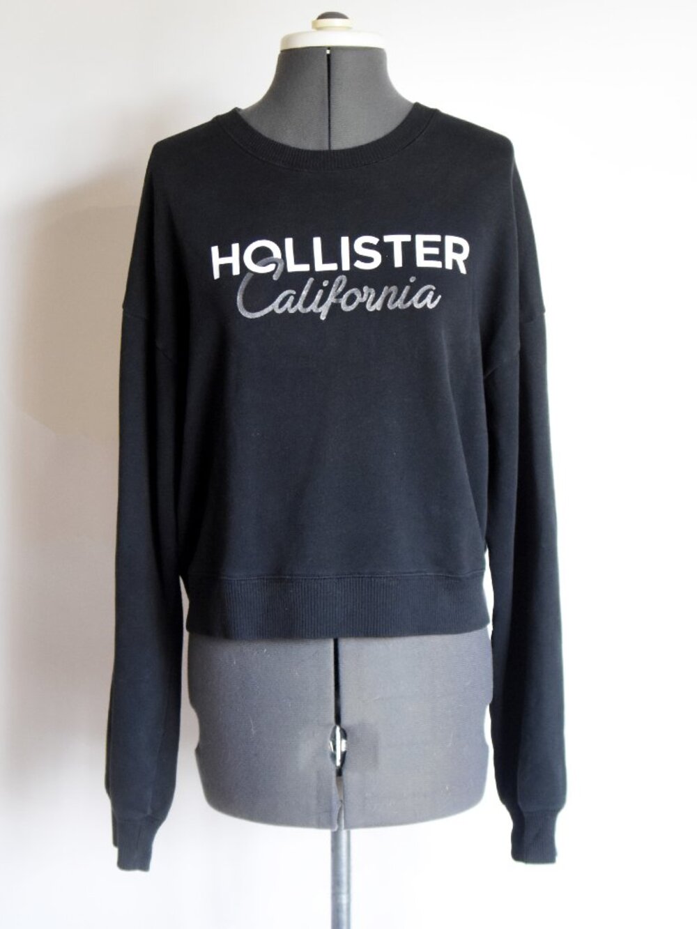 Hollister California Cropped Crewneck Sweatshirt Black White Logo Women's Small
